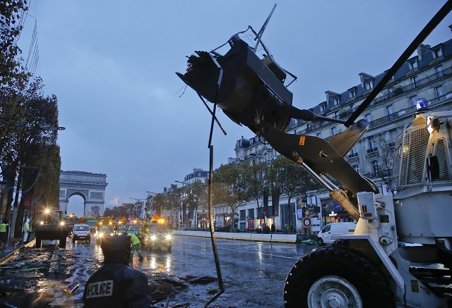 Льо Пен стои зад мелетата в Париж? (СНИМКИ)