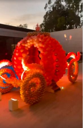  Кайли Дженър и 