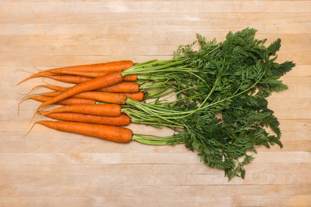 Листата на евтин зеленчук помагат при артрит, косопад и разширени вени