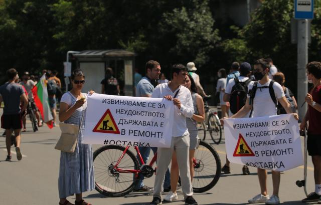 Протестиращи блокираха едно от най-големите кръстовища в София