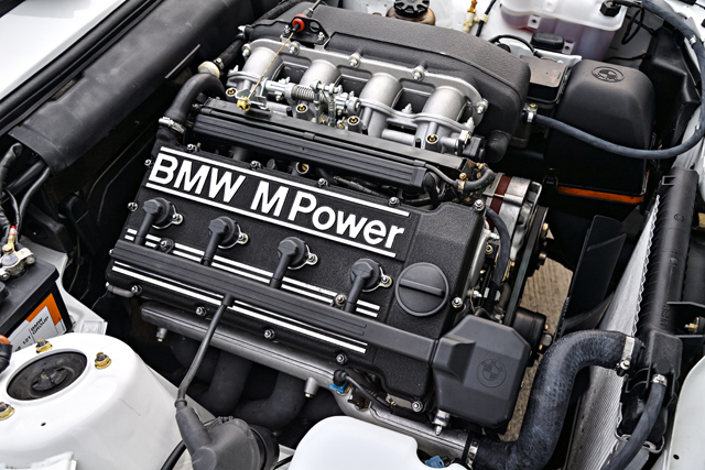 BMW извади уникални M-тройки за 30-годишнината на модела