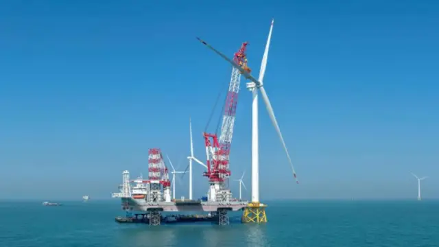 Най-голямата вятърна турбина в света в открито море е висока колкото Айфеловата кула