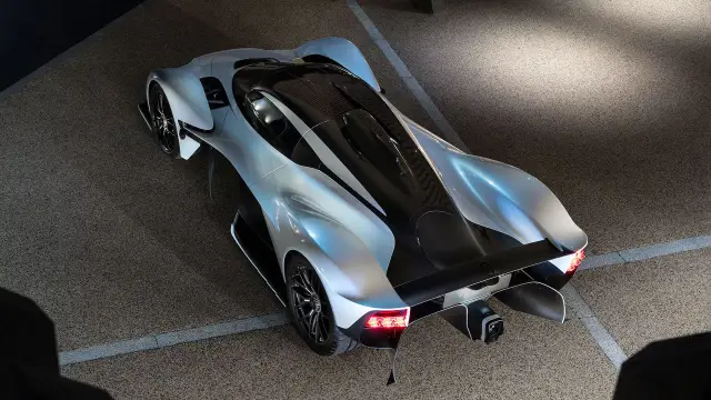 Звезда от Formula 1 продава съвсем нов Aston Martin Valkyrie