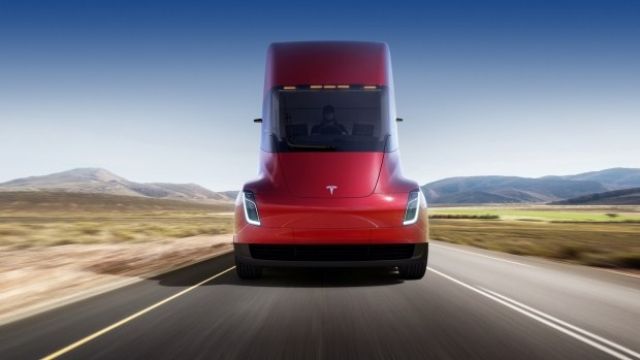 Тираджия разкритикува остро камиона Tesla Semi