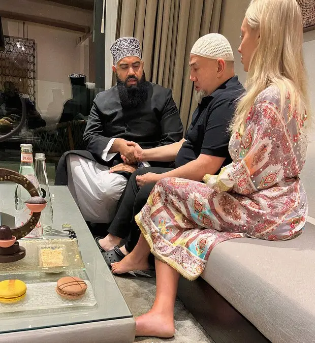 Бивш крал отчаяно иска наследник, изгони пометнала американка и "Мис Москва" - 3