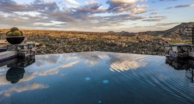  Холивудска звезда продава парцел без облага (СНИМКИ) 