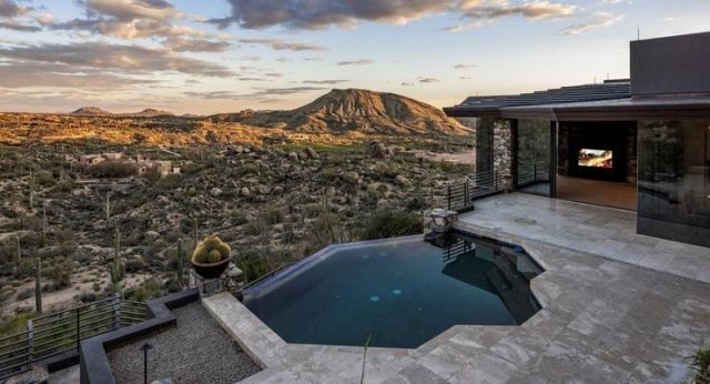  Холивудска звезда продава парцел без облага (СНИМКИ) 