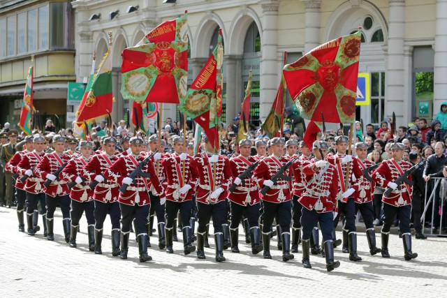 Военният парад за Деня на храбростта (СНИМКИ)