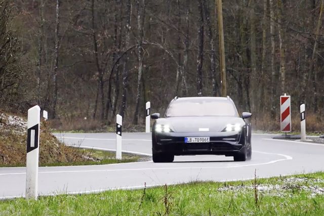 Предпремиерно видео показва електрическото комби на Porsche