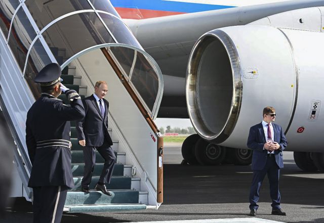 Владимир Путин пристигна в Самарканд