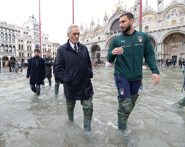 Наводнена Венеция се готви за нов ужас (СНИМКИ)