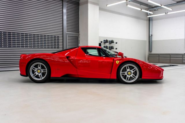 Шампионът от Формула 1 Фетел разпродава суперавтомобилите си | ФАКТИ.БГ Шампионът от Формула 1 Фетел разпродава суперавтомобилите си