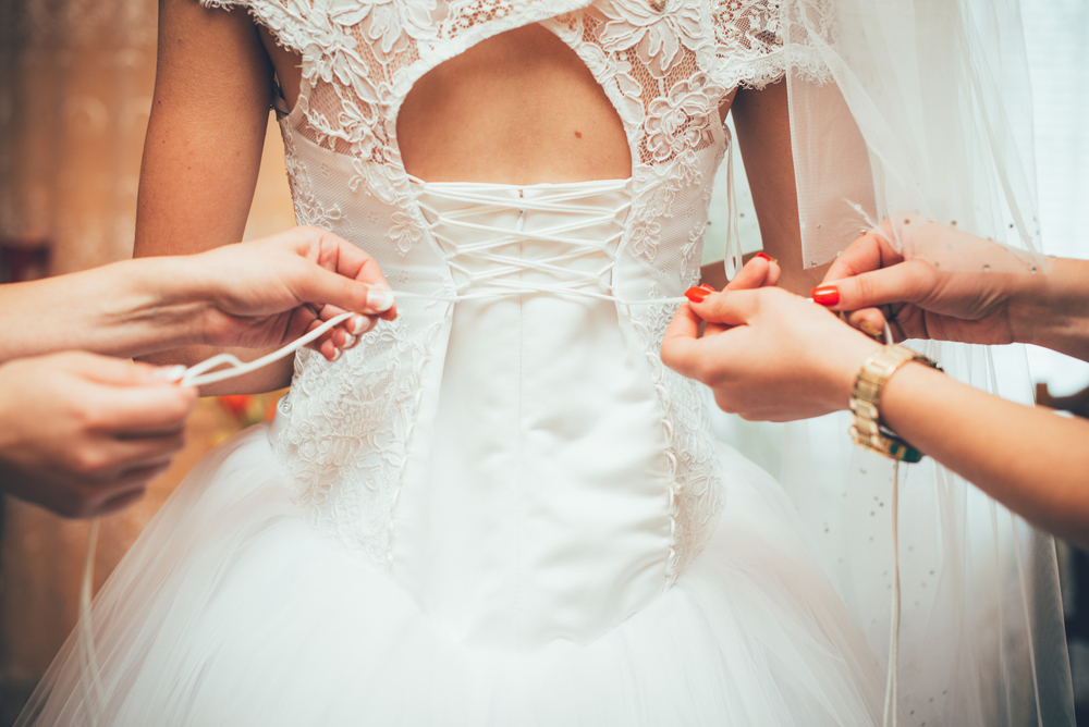 Най-скандалните сватбени рокли (ВИДЕО)