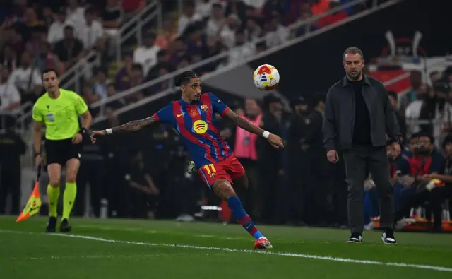 Барселона завоюва Суперкупата в бясно „ Ел Класико “