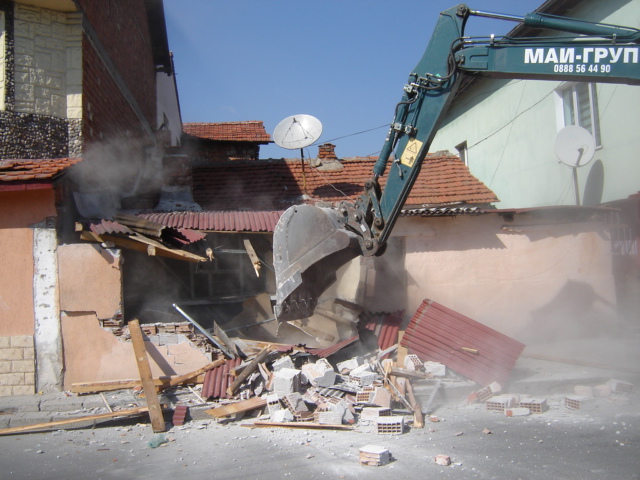 Събориха незаконни постройки в Пловдив