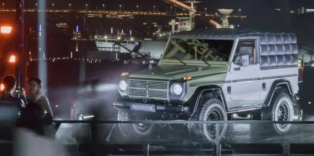 Mercedes presented a super non-standard G-class 