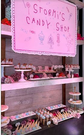  Кайли Дженър и 