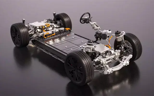 Три екрана и добавена реалност: Porsche показа и интериора на новия Macan