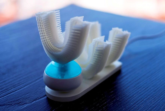 Автоматична четка мие зъбите за 10 секунди