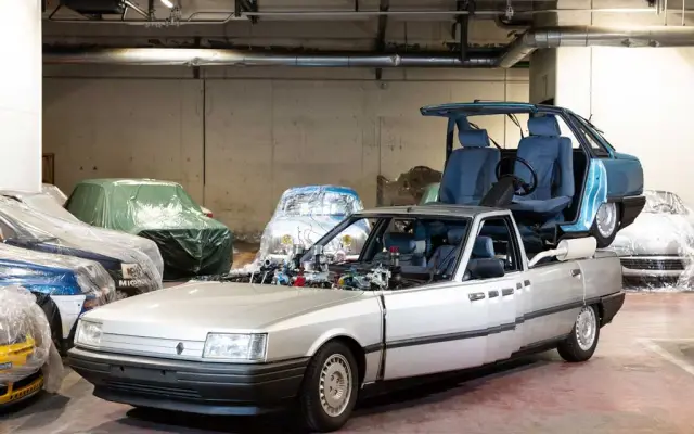 Продават се 100 автомобила Renault