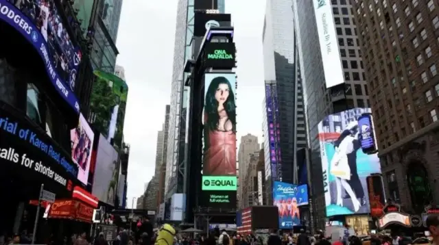  Внучката на Симеон Сакскобургготски се появи на рекламно пано на 