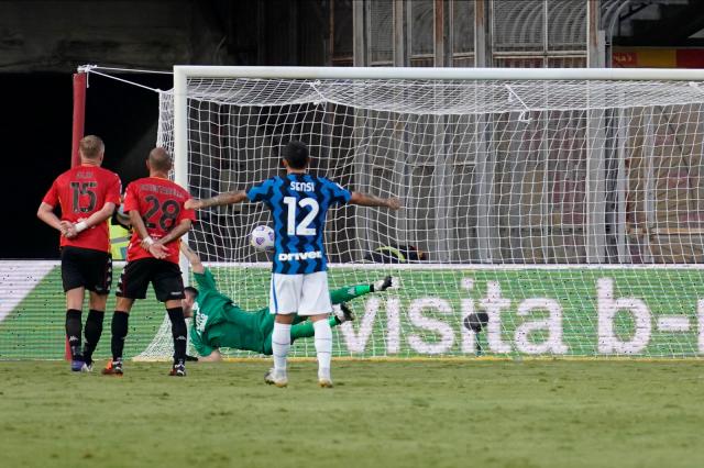 Интер продължава да гази в Серия А