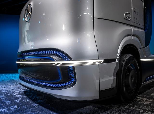  Mercedes-Benz сподели водороден влекач с обхват 1000 км 