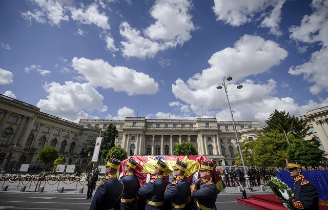 Румъния отдаде последна почит на своята некоронована кралица