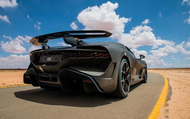 Bugatti пусна новия си модел за src="https://cdn4.focus.bg/fakti/photos/original/914/bugatti-pusna-novia-si-model-za-5-mln-3.jpg млн.