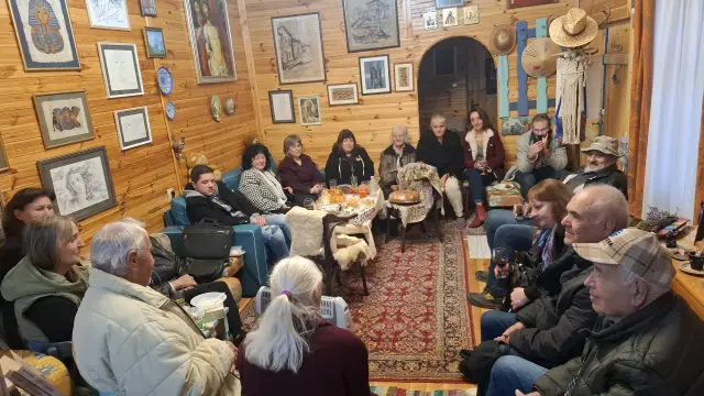 Стихотворение на Ваня Петкова изписаха на стената в читалището на с. Бяла Река