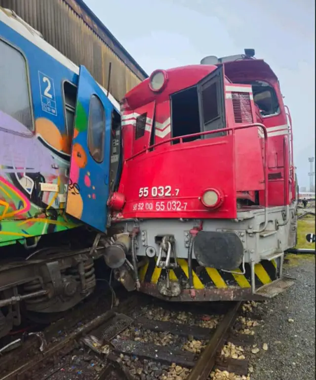 Тежък инцидент с маневрен локомотив в жп депо „Надежда“ в София: Има сериозни щети - СНИМКА | ФАКТИ.БГ Тежък инцидент с маневрен локомотив в жп депо „Надежда“ в София: Има сериозни щети - СНИМКА