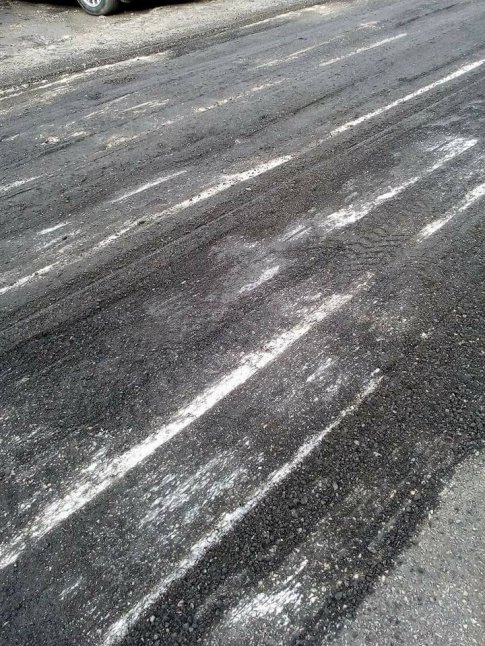 Асфалтираха улица в Ловеч заради министър, после махнаха асфалта
