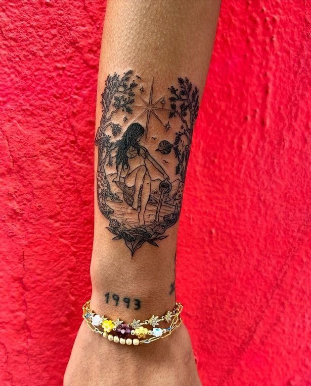Порно звездата Миа Халифа показа новите татуировки по тялото си (СНИМКА)