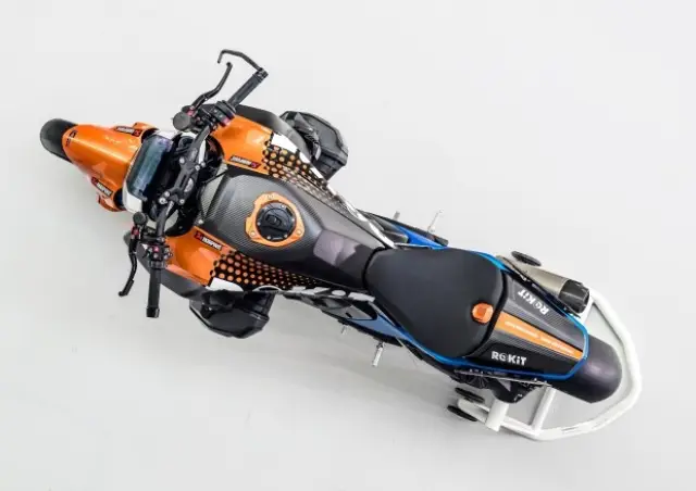 Суперхулиганът: Запознаваме ви с уникалното  BMW R 1300 Superhooligan