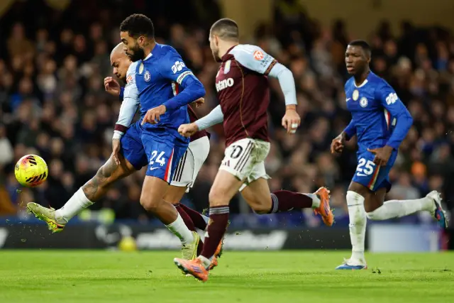 Астън Вила продължава победната серия, удари и Челси