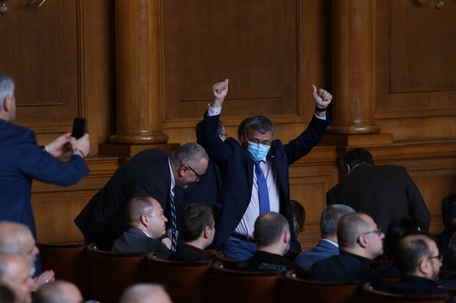 Парламентът пред бой заради задържането на Бойко Борисов СНИМКИ
