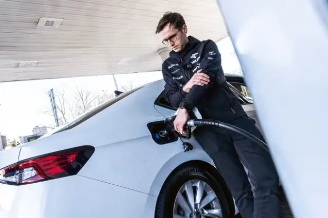 Под 3 на сто: дизелова Skoda Superb измина 2 800 км с един резервоар | интерФакти.БГ Под 3 на сто: дизелова Skoda Superb измина 2 800 км с един резервоар