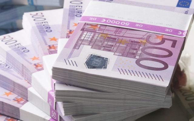 Еврото и британската лира запазват позиции към долара
