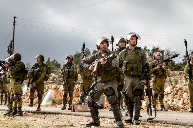 Палестинец намушка с нож двама израелци край военна база | ФАКТИ.БГ Палестинец намушка с нож двама израелци край военна база