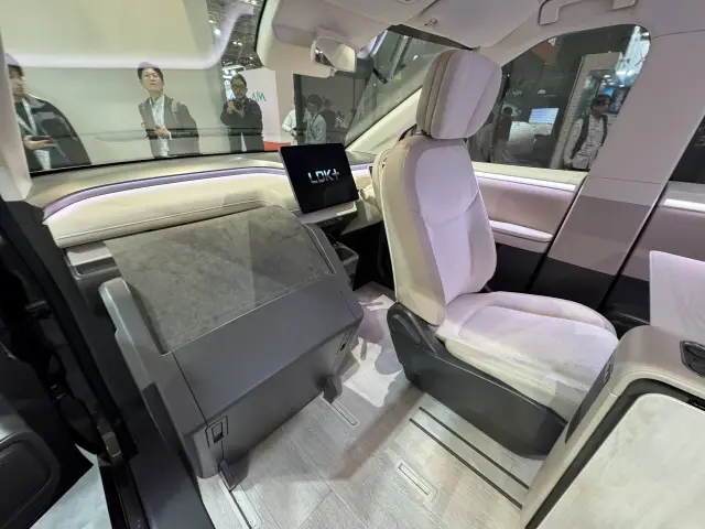 Sharp LDK+: Когато телевизор и хладилник решиха да се превърнат в кола