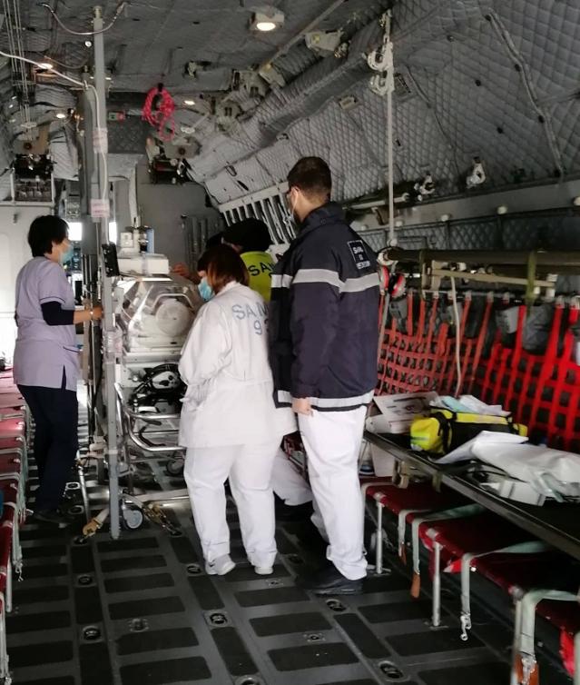  Военните транспортираха тримесечно бебе във френска болница 
