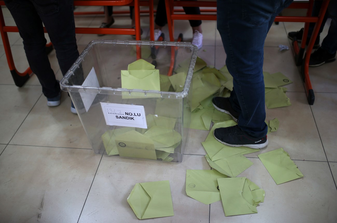 Ердоган печели с 53% от гласовете при 90% обработени бюлетини (СНИМКИ)