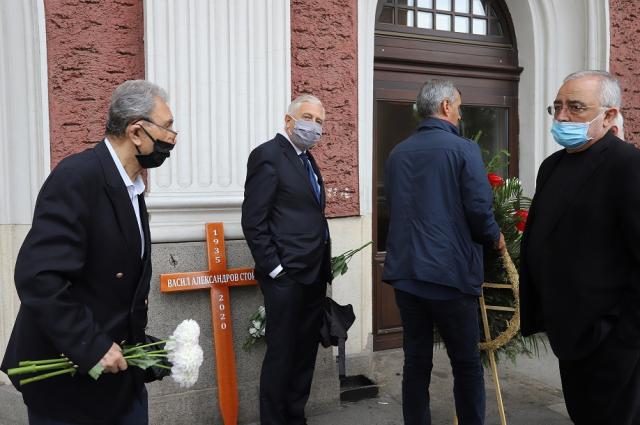  Близки и артисти си взеха последно довиждане с Васил Стойчев 