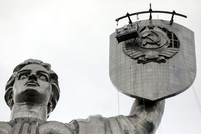 Главен паметник в Киев ще бъде преименуван