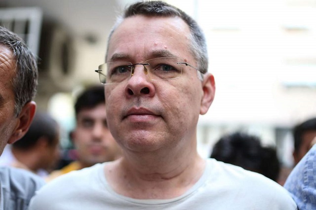 Турция повиши залога: пастор Андрю Брънсън остава под домашен арест