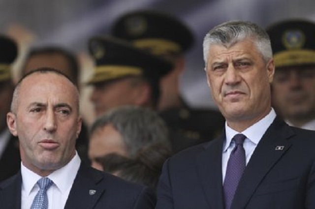 Косовските лидери се хванаха за гушите