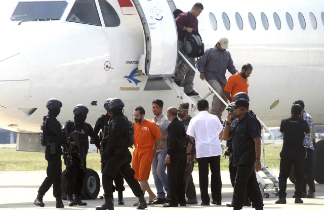Връщат в индонезийски затвор избягалия българин
