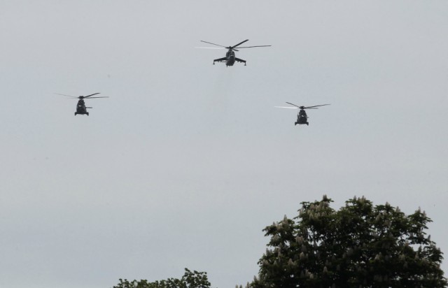 Самолети и хеликоптери кръжат над София (СНИМКИ)