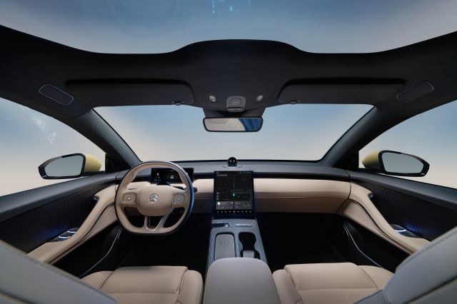 Nio се цели в Tesla Model 3 с нов модел с 1000км пробег