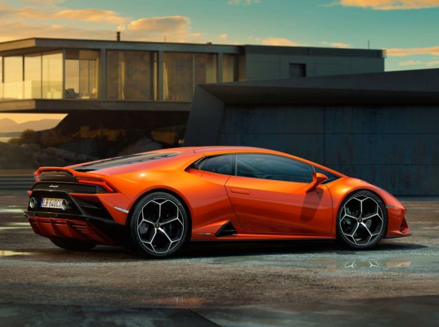 Полицията конфискува чисто ново Lamborghini след като собственикът му го управлявал с 236 км/ч